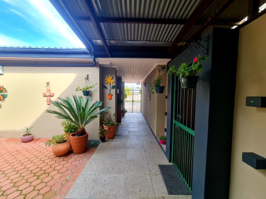 4 Bedroom Property for Sale in Bergsig Western Cape